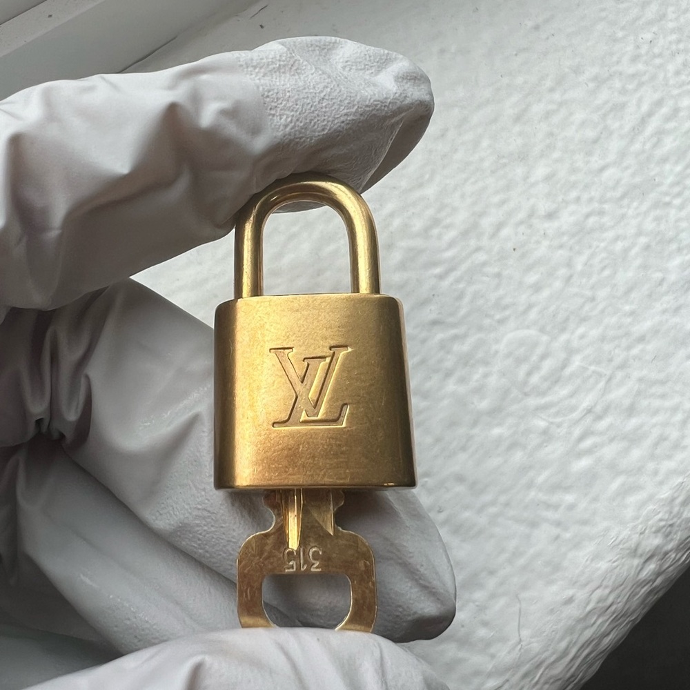 #305 Authentic Louis Vuitton Lock & Key